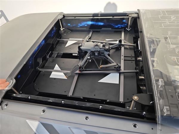 比亚迪携手大疆推全球首款车载无人机　可自动换电兼一键起飞降落