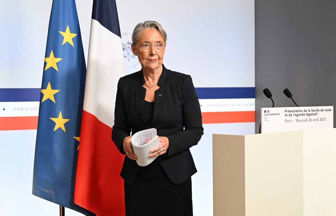 法国总理博尔内辞职 新内阁明天出炉