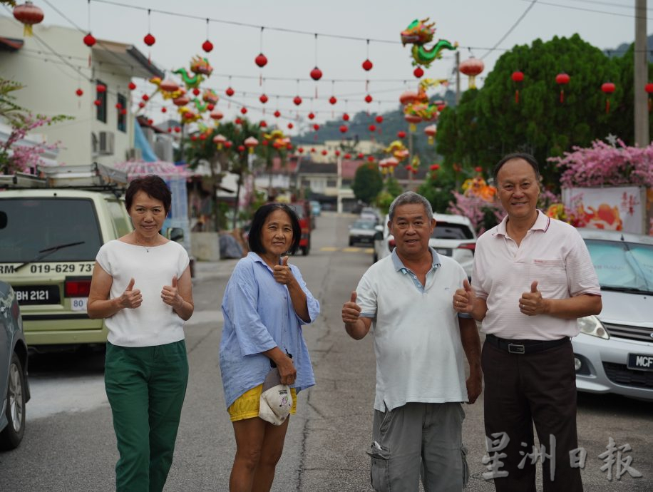 盼吸引游子回家 居民自发布置年景