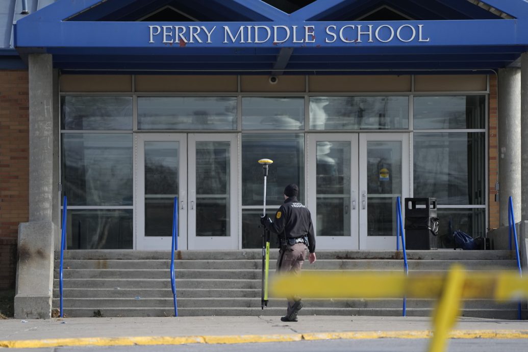 美中学寒假开学遭扫射！至少1死5伤 17岁学生枪手身亡
