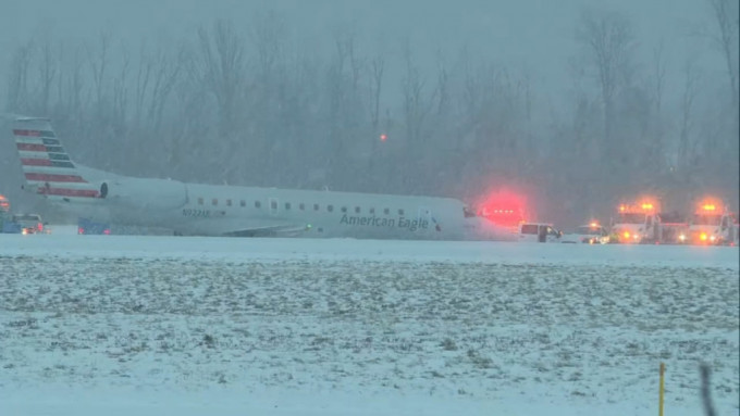 美冬季風暴肆虐9州至少43死　客機大雪下降落滑出跑道