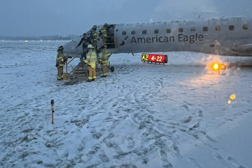 美冬季風暴肆虐9州至少43死　客機大雪下降落滑出跑道