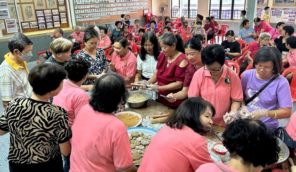 美罗惠州会馆妇女组线下学习制作龙门米饼