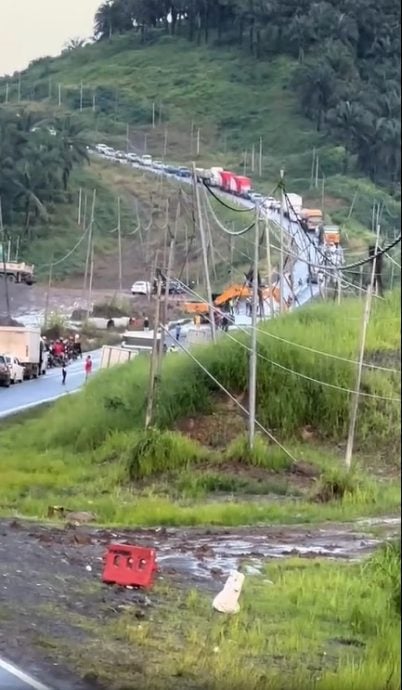 视频|道路破烂又塞车 网吐槽：“优化亚庇机场前 先修路！”