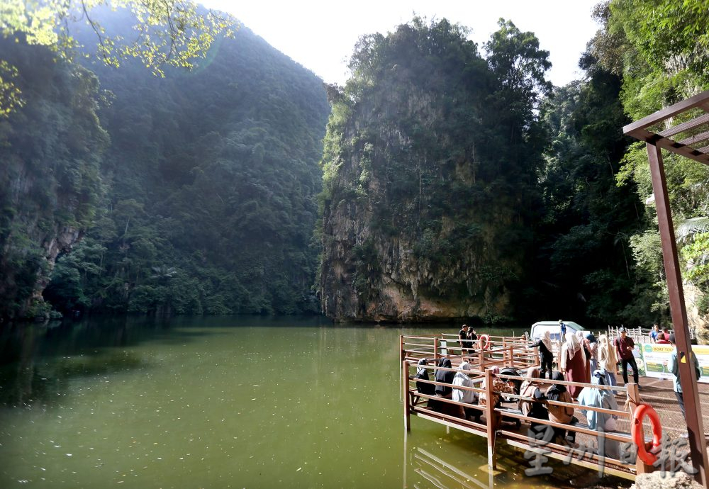 霹：封面主文／享受湖景自然气息  镜湖每月平均达4万游客到访