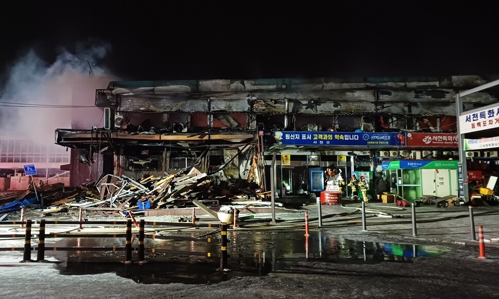 韩国水产市场深夜大火　逾200商舖毁于一旦 