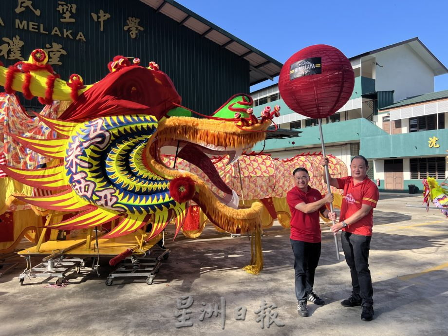 马中友谊祥龙游街 | 穿梭市区增添年味 巨龙舞动游客惊喜