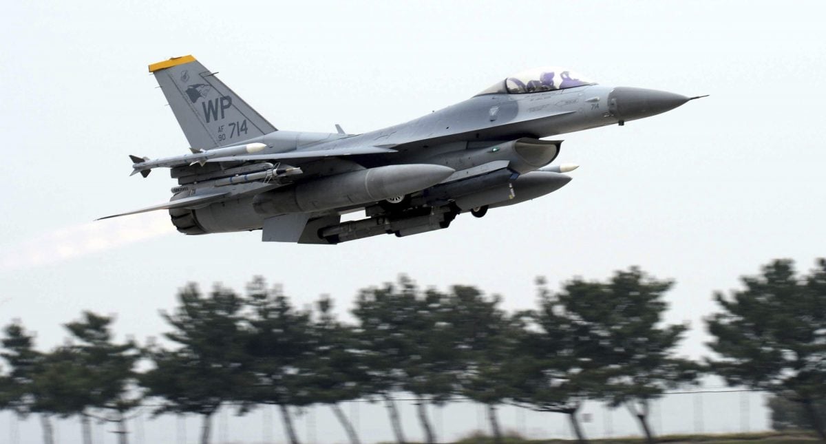 驻韩美军一架F-16战机坠海　飞行员成功逃生