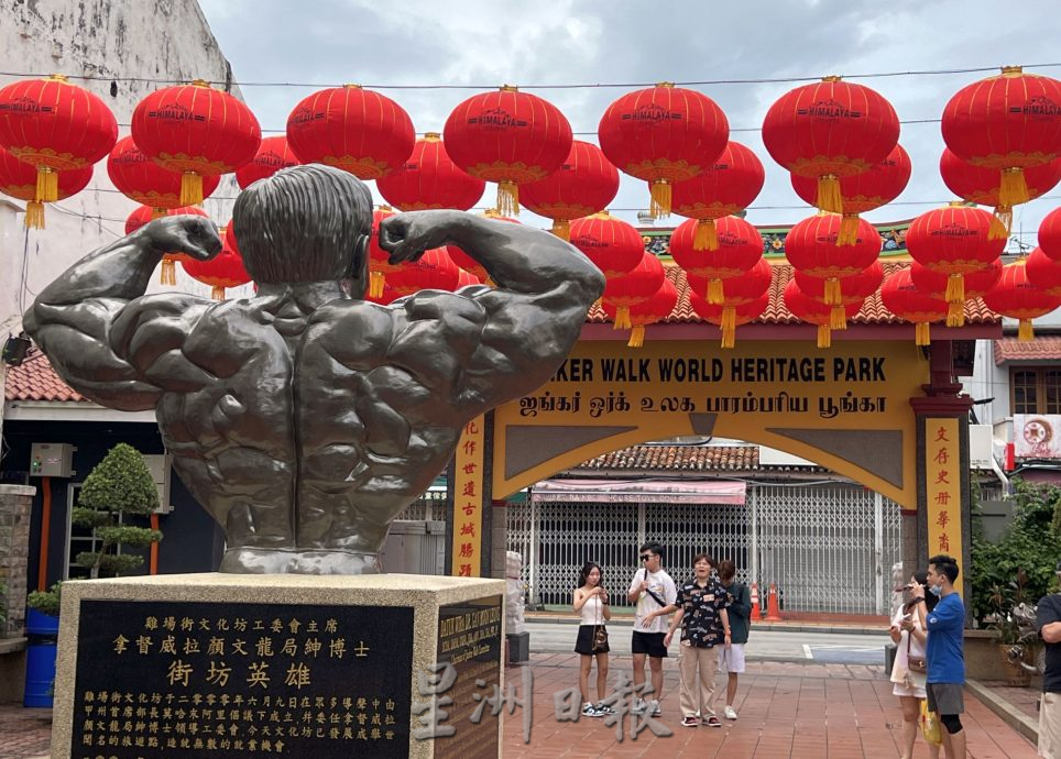 （古城封面主文）老街红灯笼高挂年味浓·甲独有年景欢迎游客