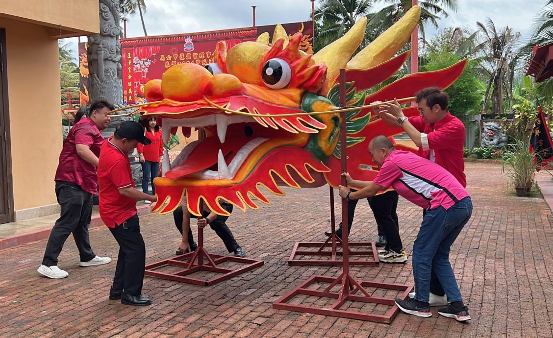 （古城第二版主文）268尺祥龙和9鲤鱼初登场·月底升空鸡场街装置