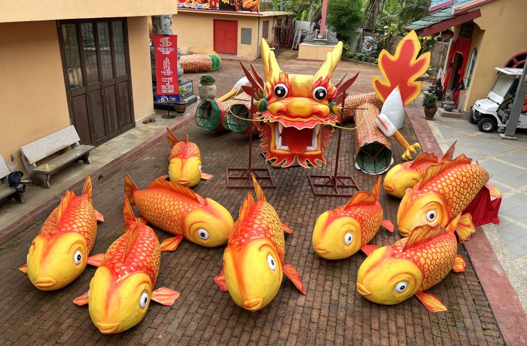 （古城第二版主文）268尺祥龙和9鲤鱼初登场·月底升空鸡场街装置