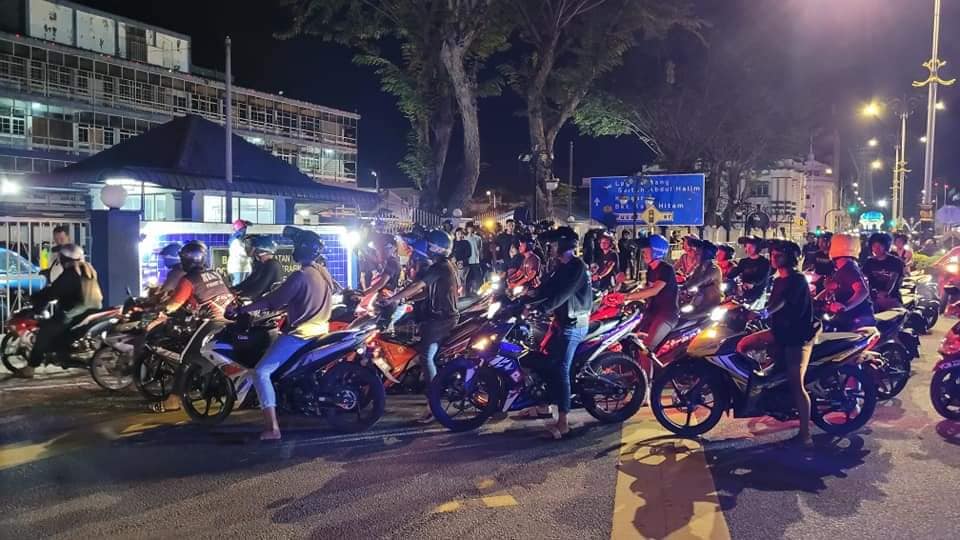 （大北马）元旦倒数后不回家 米都逾400人飙摩托被警方逮捕