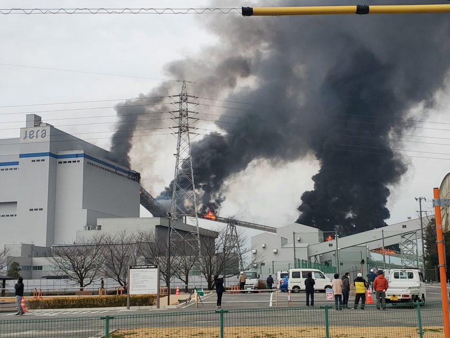 （视频）日本爱知县一火力发电厂传爆炸 黑烟上窜 