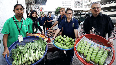 Over 2,000 kg greens distributed to B40 in Rescue Veggie Movement