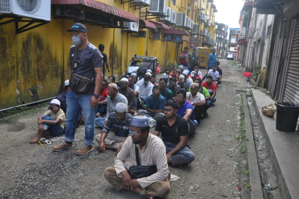 20岁缅甸籍男子以150令吉“购买”联合国难民署（UNHCR）假证件，遭登嘉楼移民局识破并被扣查