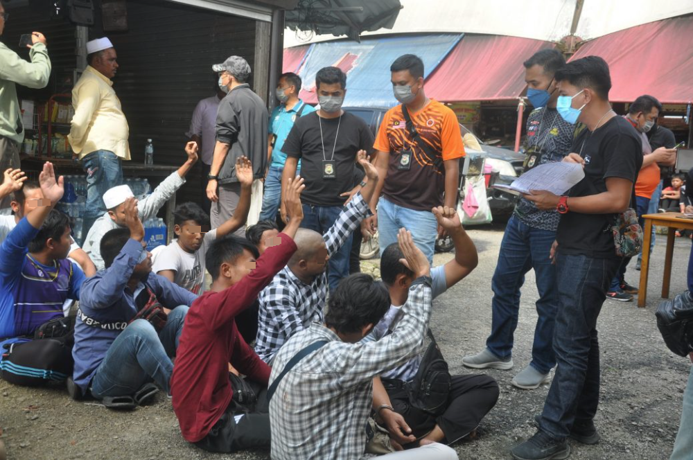 20岁缅甸籍男子以150令吉“购买”联合国难民署（UNHCR）假证件，遭登嘉楼移民局识破并被扣查