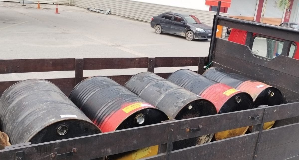 东： 彭贸消局“填补漏洞行动”在甘孟起获8桶柴油充公2罗里。