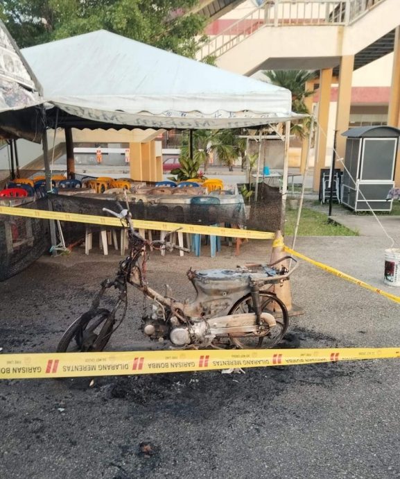 东：华裔男子晨运，停放在外间停车场的摩托车突然失火烧毁