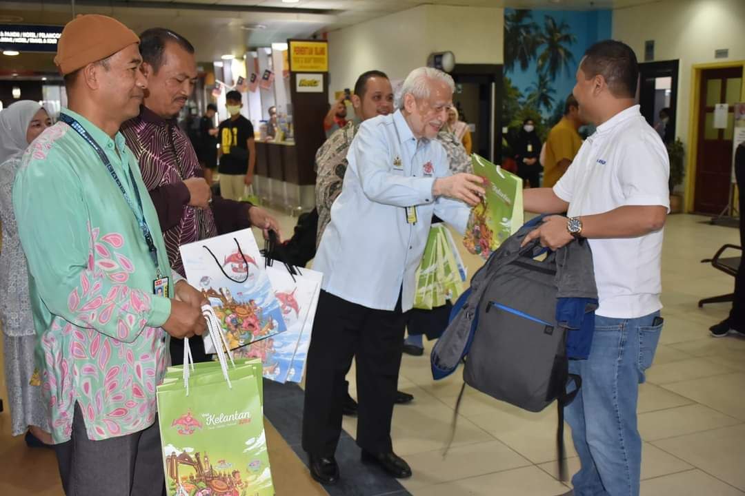 东：峇迪航空（Batik Air）完成从吉隆坡来往哥打峇鲁苏丹依斯迈布特拉机场的首航。