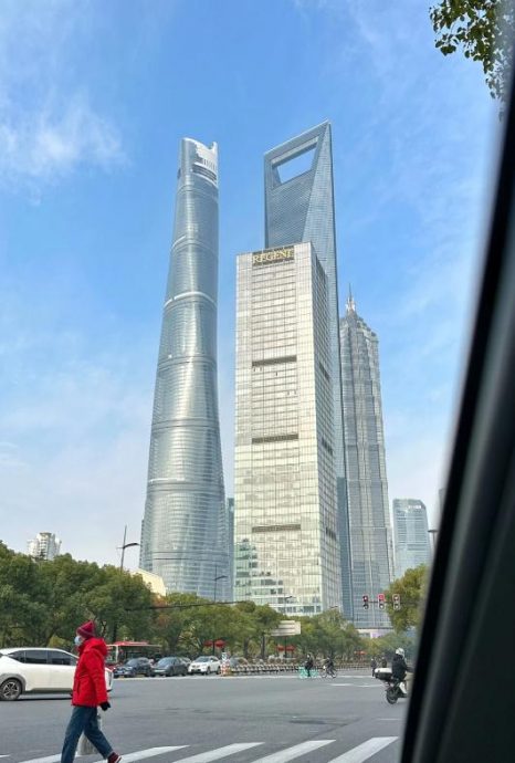 中国“第一高楼”顶楼结冰积雪　封闭部分出入口防坠落伤人  