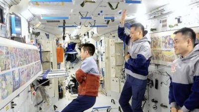 中国太空站办“天宫画展”