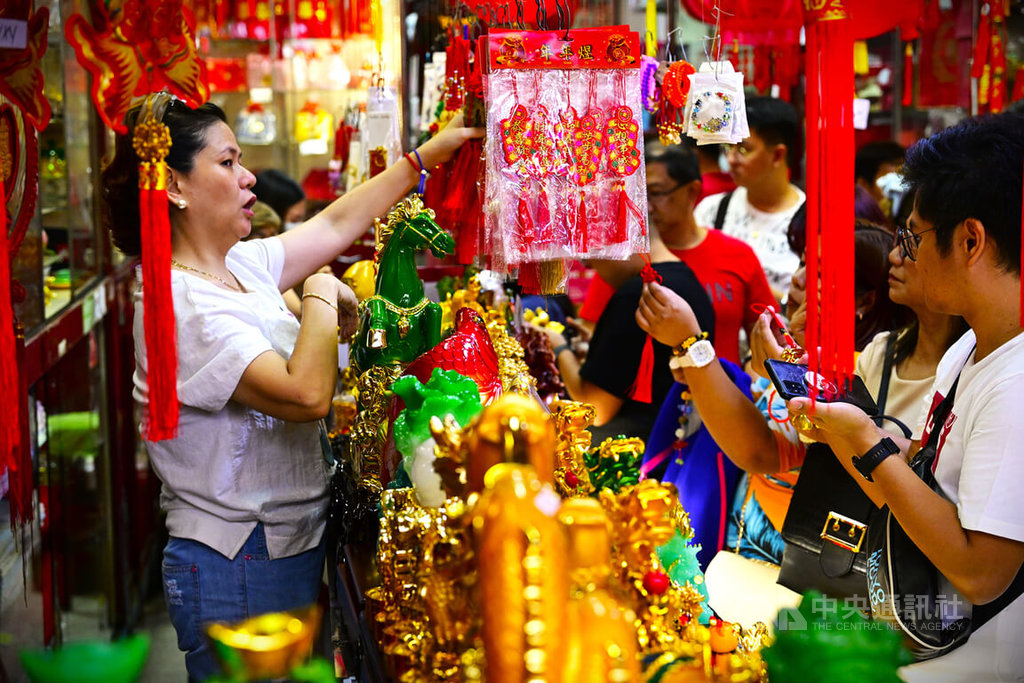 全球最古老中国城 农历春节万头攒动年味足