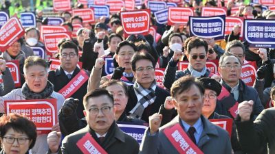 医生罢工“最后通牒”期限迫近   韩国首次寻求与罢工医务人员谈判
