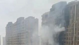 南京住宅大厦凌晨火警　大火波及多个单位至少4死
