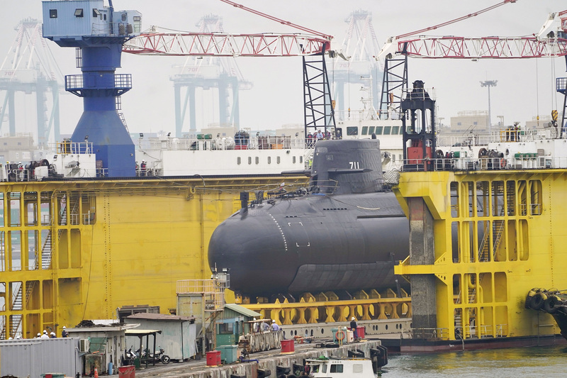  台湾首艘自制潜艇泊港测试最后阶段　无人机乱入遭反制