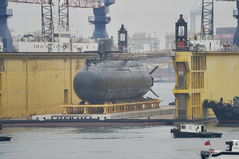  台湾首艘自制潜艇泊港测试最后阶段　无人机乱入遭反制