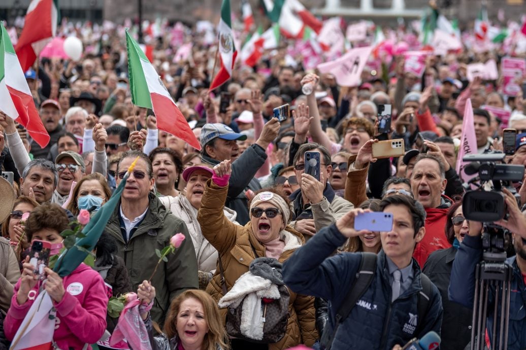 墨西哥万人大示威 抗议总统干预选举