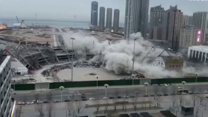 大连国际会展中心拆除时发生坍塌 造成4死