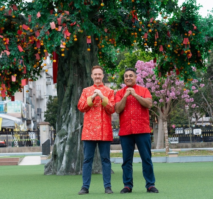 晒婚纱照庆结婚34周年 53岁乔宝宝苏格兰弄孙为乐