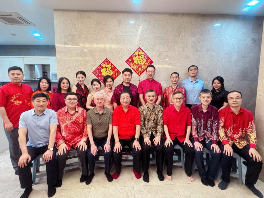 有图/中国驻马来西亚大使馆公使郑学方与多名社团领袖共度农历新年