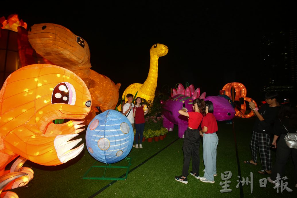 柔： 新马寺新春平安灯会  打造卡通侏罗纪公园 呆萌可爱