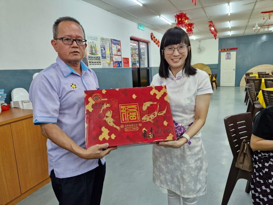 柔：教育版头条：新闻：銮县华小校长联谊会新春聚餐  庆祝何心菱荣升督学