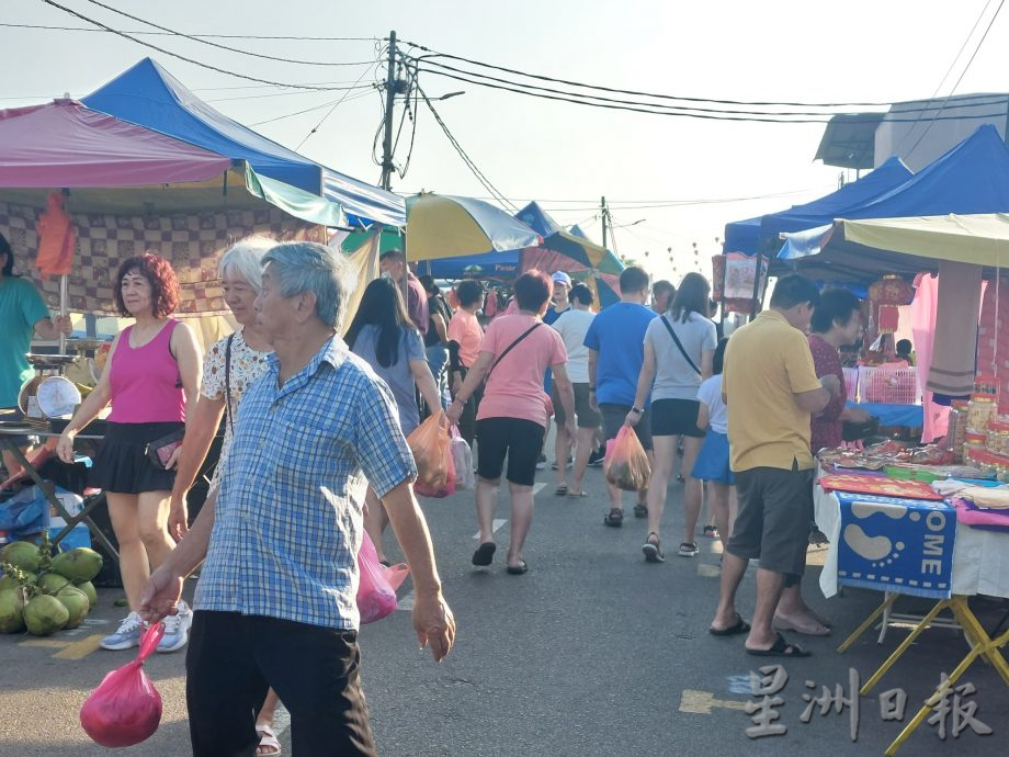 柔：新闻：甘榜巴野新春通宵夜市又来啦  140各类摊位热爆