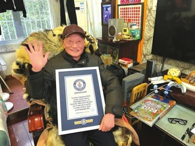 每天打3小时PS5 中国88岁老翁创“最年长游戏博主”世界纪录