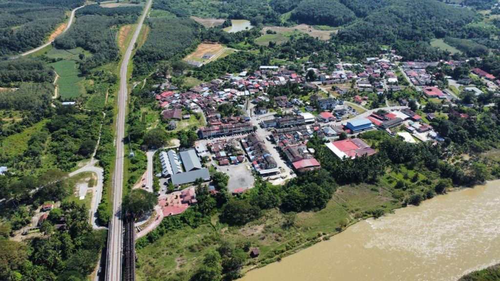 江沙市会在维多利亚铁桥一带 寻空地供旅巴停泊