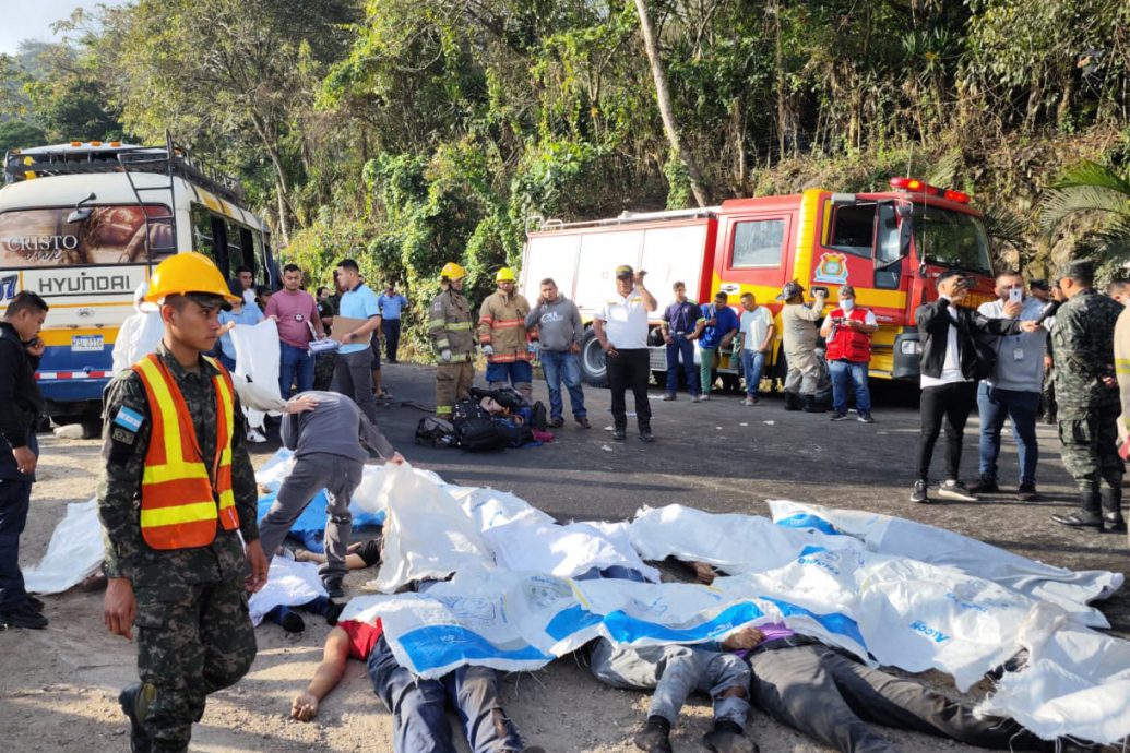 洪都拉斯西部巴士相撞事故致17人死亡