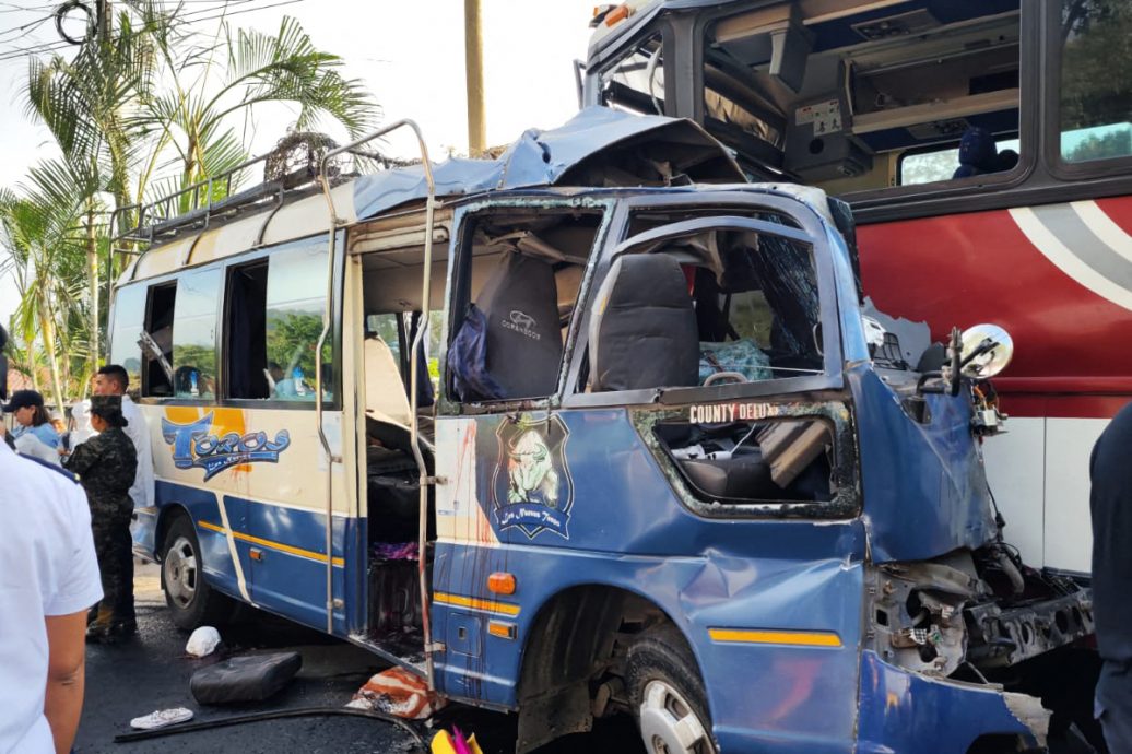 洪都拉斯西部巴士相撞事故致17人死亡