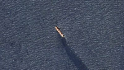 海事机构：导弹袭击 亚丁湾英货船起火