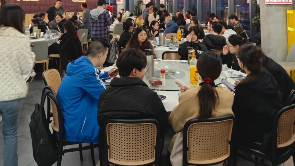 深圳年三十晚团年饭一枱难求 港人北上订枱过节近倍增