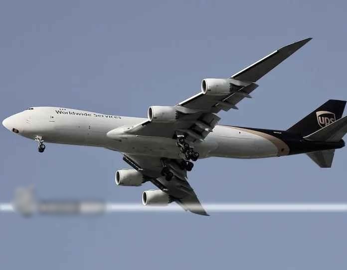 澳洲飞往上海货机怀疑故障 紧急降落香港机场