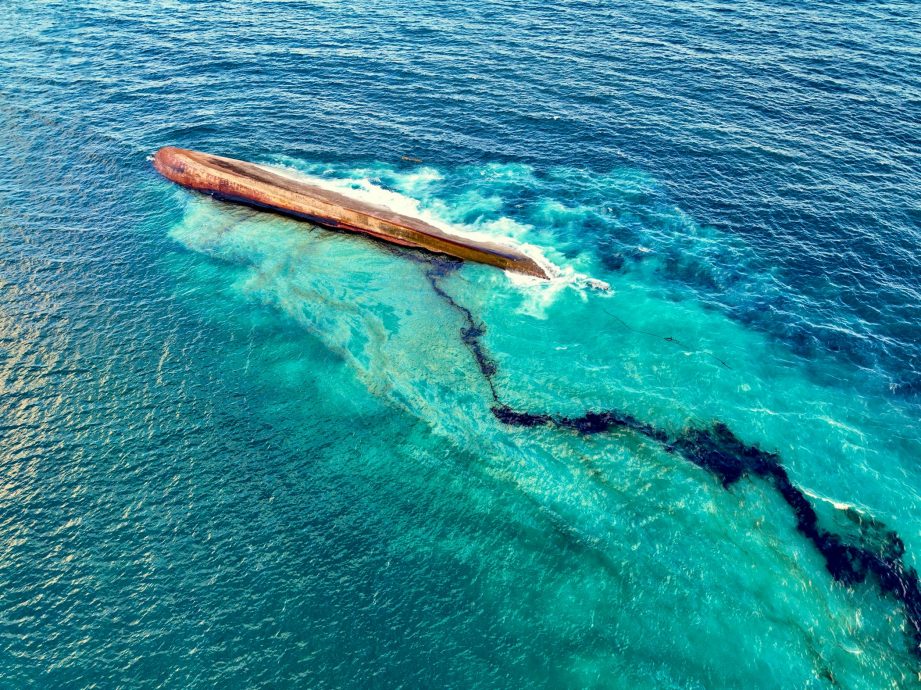 看世界 国家进入「紧急状态」 加勒比海岛国不明船只翻覆　海岸线严重污染