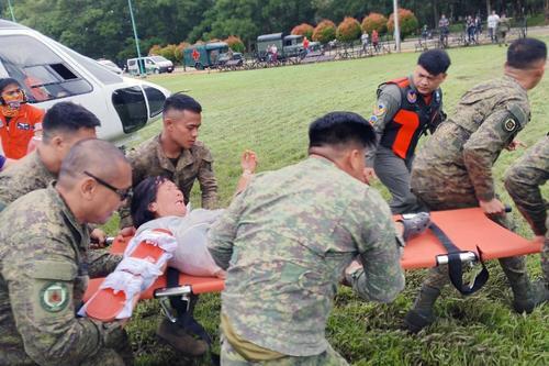 看世界)棉兰老岛强降雨引发山体滑坡 5死31伤 至少20人被掩埋