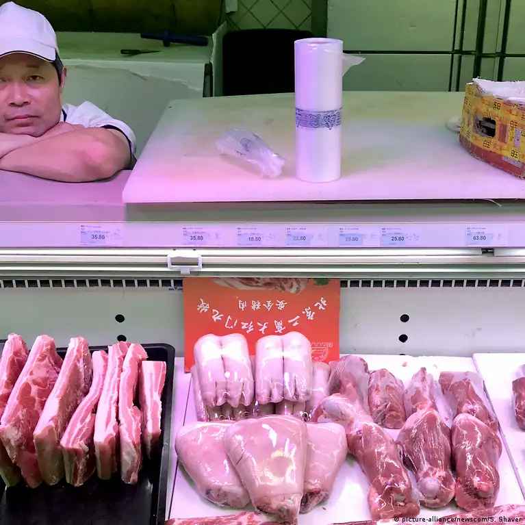 经济差不敢吃肉　春节临近中国猪肉乏人问津