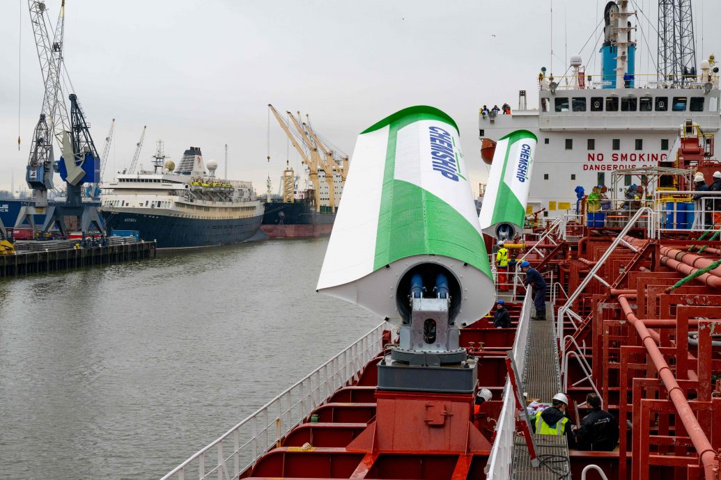 绿量∕ 世界首艘装铝制“船帆”化学品船  冀减10至20%燃油减碳排放