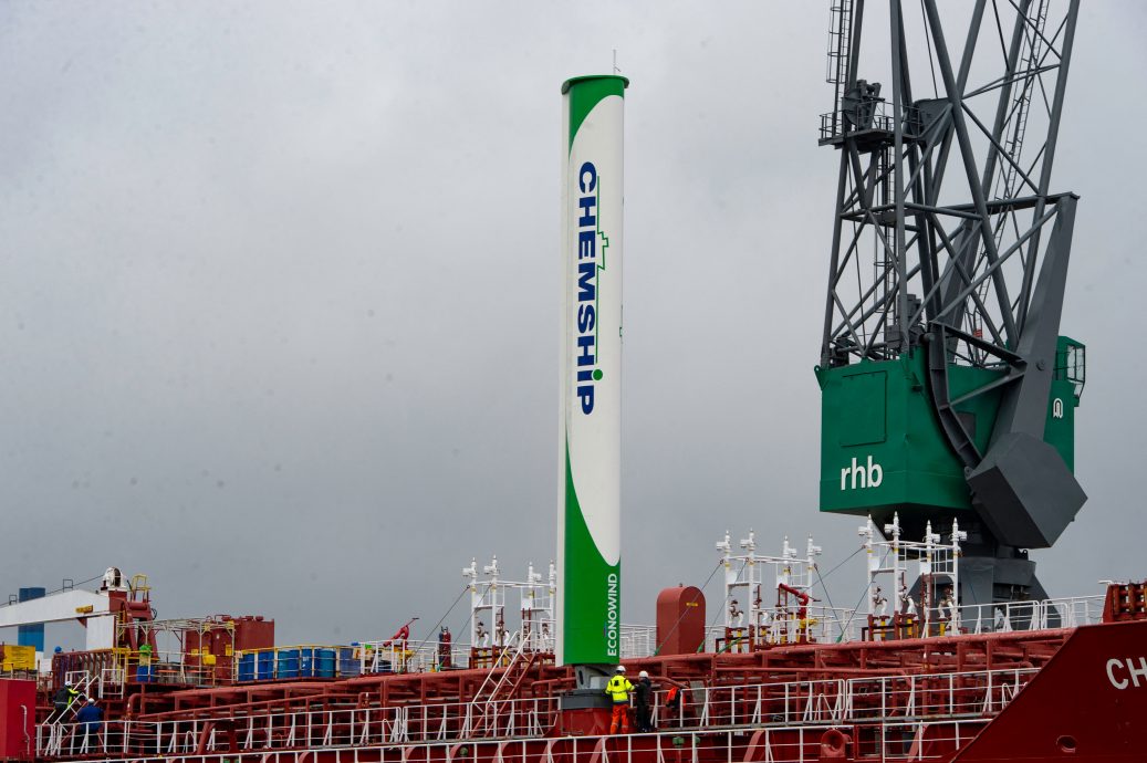 绿量∕ 世界首艘装铝制“船帆”化学品船  冀减10至20%燃油减碳排放