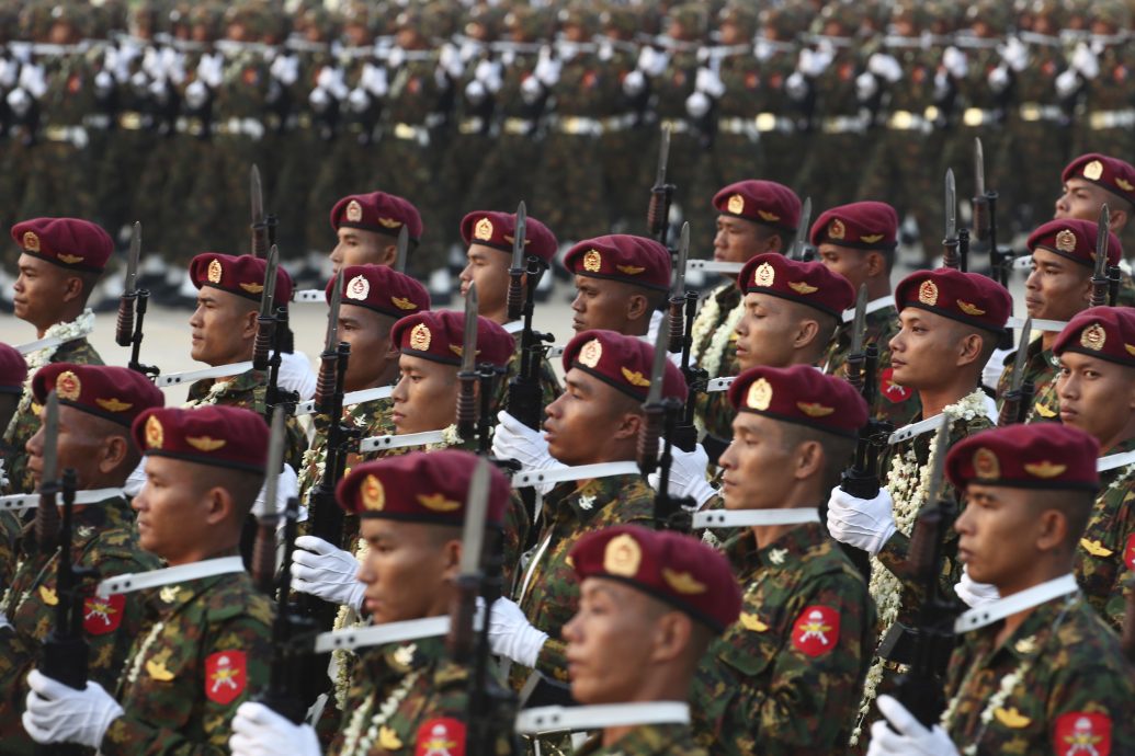 缅甸4月起每年征召6万男女服兵役  有人想逃离